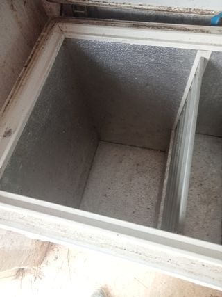 Congelatore a pozzetto bianco in buone condizioni