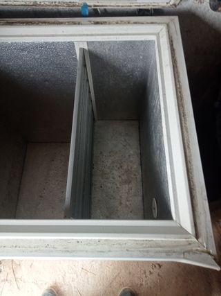 Congelatore a pozzetto bianco in buone condizioni