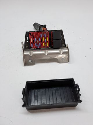 CAJA RELES / FUSIBLES TESLA MODEL S (3)