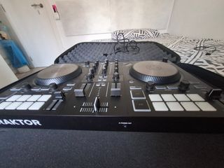 Controlador DJ Traktor S2 MK3 + Hardcase