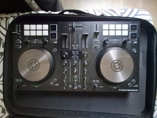 Controlador DJ Traktor S2 MK3 + Hardcase