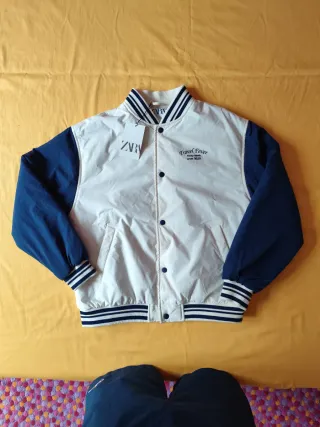 Cazadora Zara universitaria nueva con etiquetas