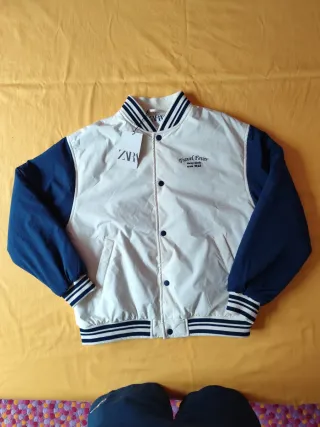 Cazadora Zara universitaria nueva con etiquetas
