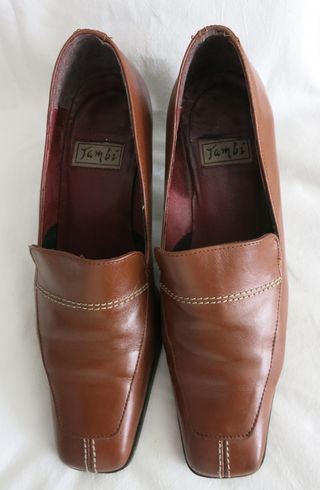 Zapatos Tambi marrón. Talla: 35