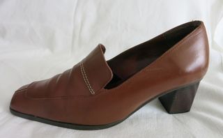 Zapatos Tambi marrón. Talla: 35