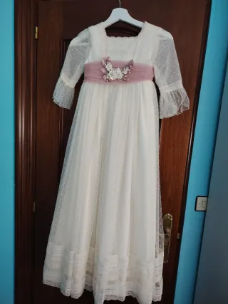 Vestido de comunión niña crema 
y rosa
