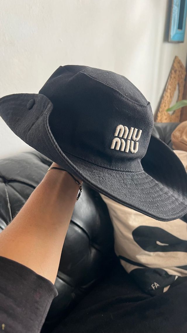 Sombrero Miu Miu Negro
