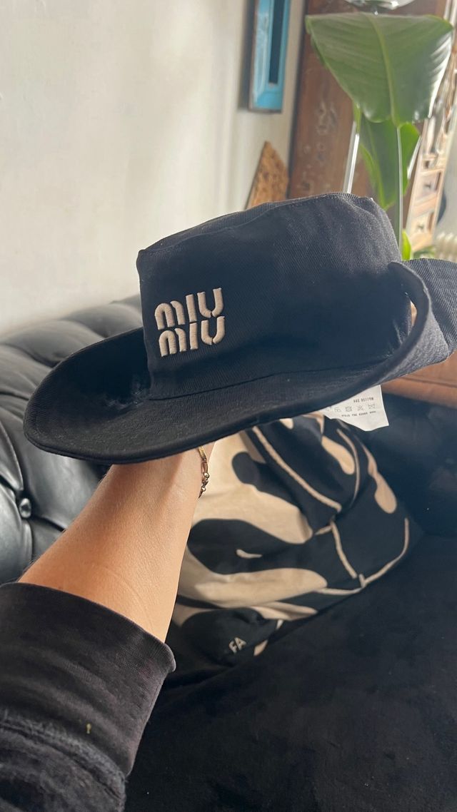 Sombrero Miu Miu Negro