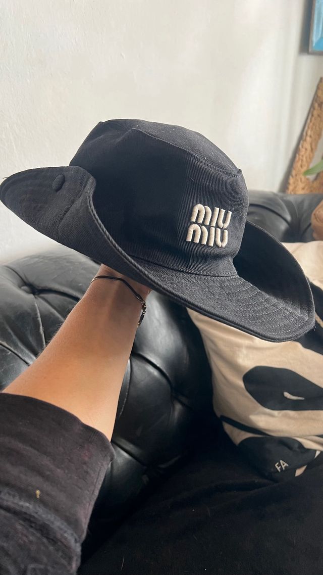 Sombrero Miu Miu Negro