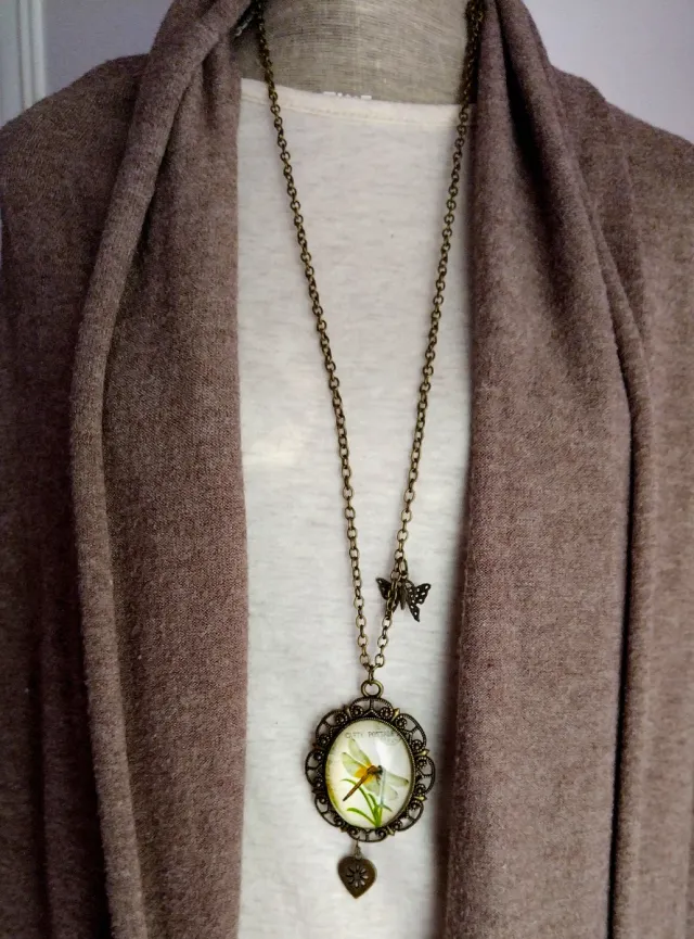 Collar con camafeo de cristal