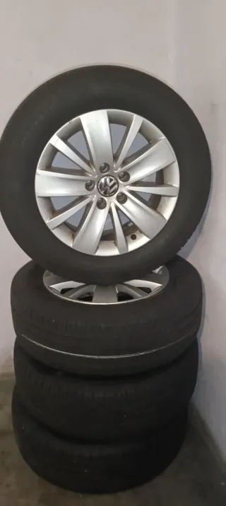 Neumático 215/60R16