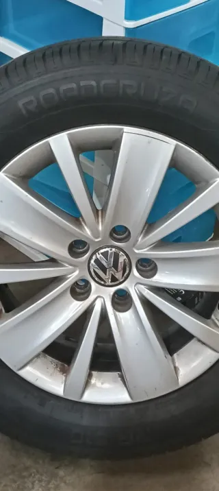 Neumático 215/60R16