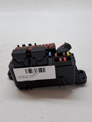 CAJA RELES / FUSIBLES OPEL MOKKA