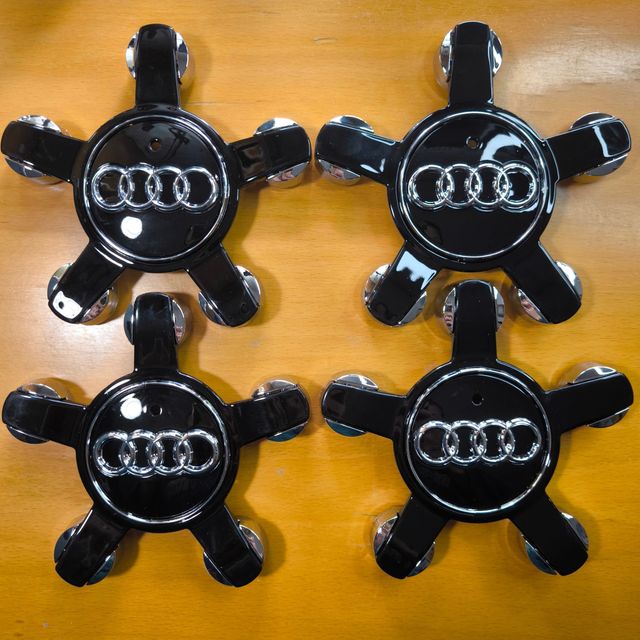 TAPABUJES AUDI 135mm NEGRO CONCAVOS - EMBLEMAS AUD