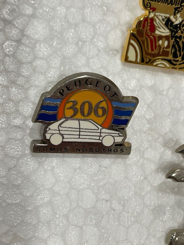 Lote de pins Peugeot