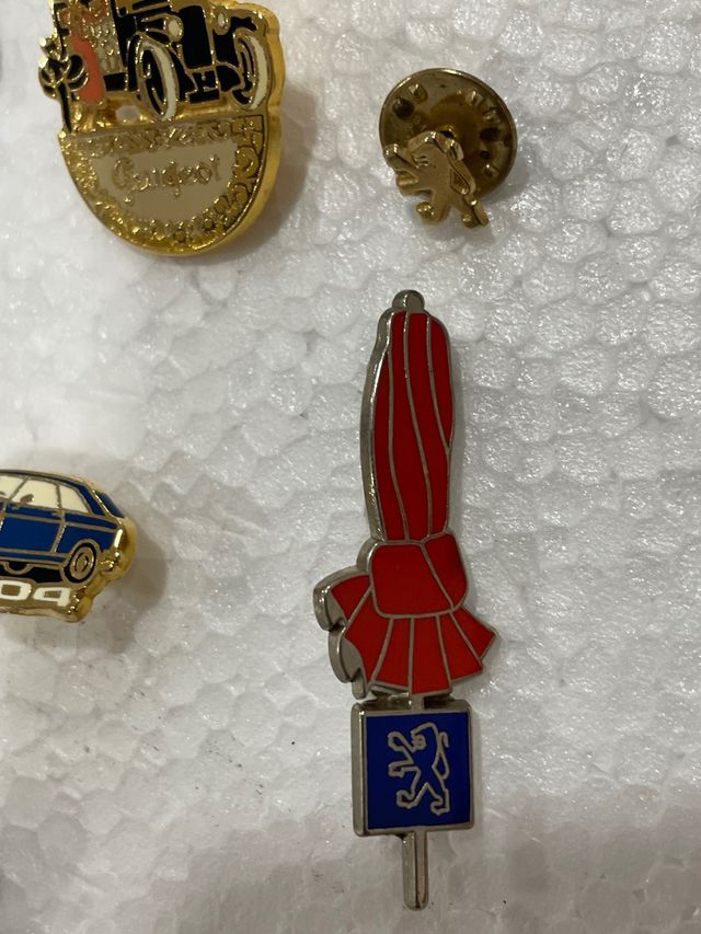 Lote de pins Peugeot
