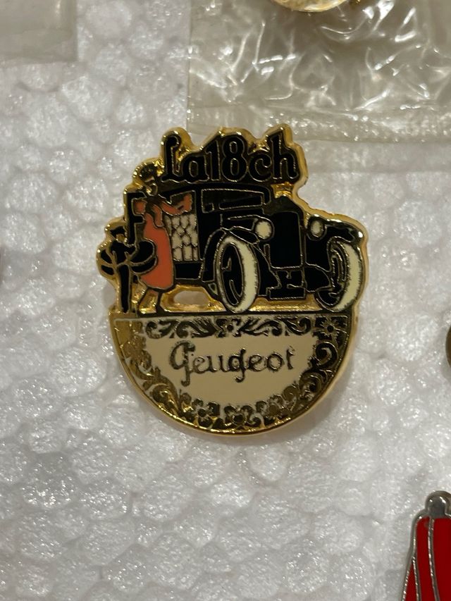 Lote de pins Peugeot