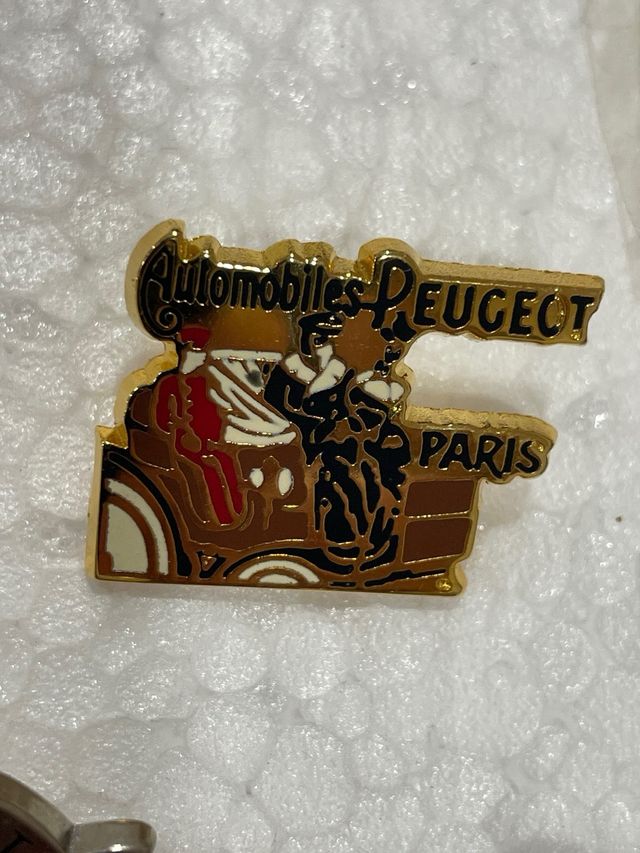 Lote de pins Peugeot