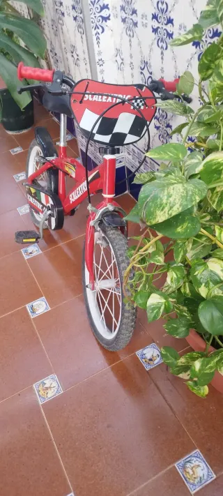 Bicicleta infantil roja Scalextric