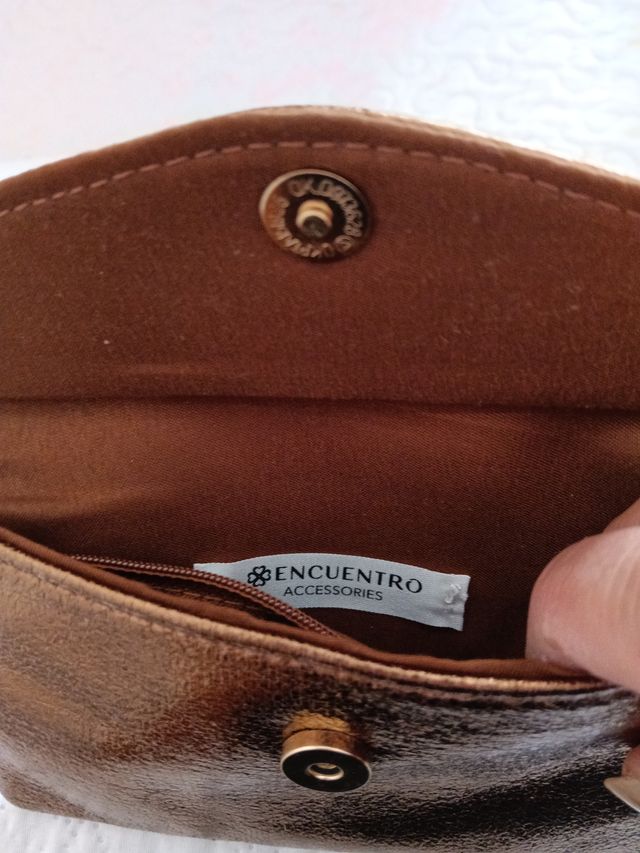 Bolsa metálica dourada