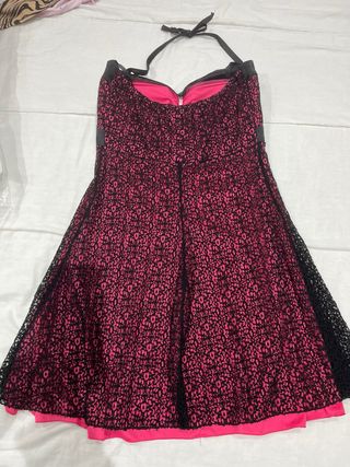 Vestido halter fucsia y negro con encaje