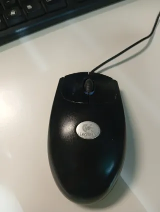 Ratón Logitech Negro con Cable