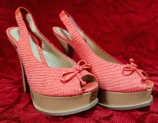 Tacones Fendi Naranja y Dorado