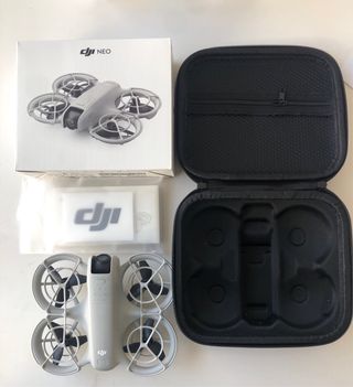 DJI NEO Drone Gris