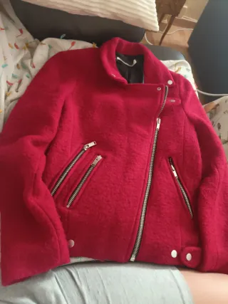 Chaqueta Stradivarius Roja