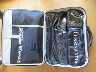 Maletín organizador negro y plateado