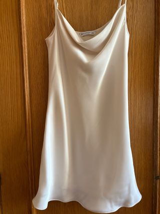 Vestido lencero Stradivarius beige S