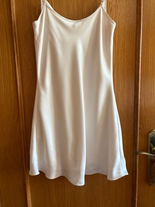 Vestido lencero Stradivarius beige S
