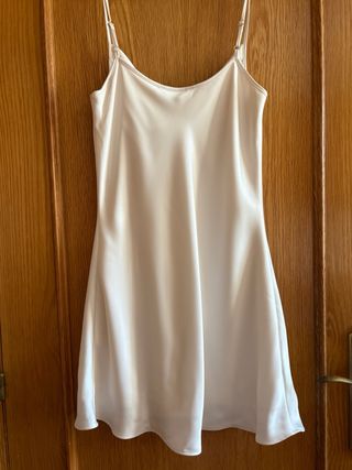 Vestido lencero Stradivarius beige S