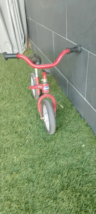 Bici de equilibrio infantil roja
