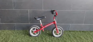 Bici de equilibrio infantil roja