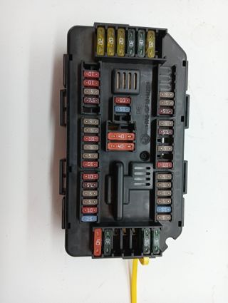 CAJA RELES / FUSIBLES BMW SERIE 1 LIM. (F21) (3)
