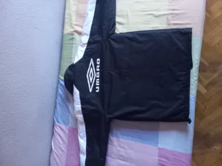 Chaqueta Umbro Negra y Blanca