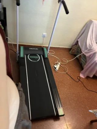 Cinta de Correr Cecotec 1000W y bicicleta estática