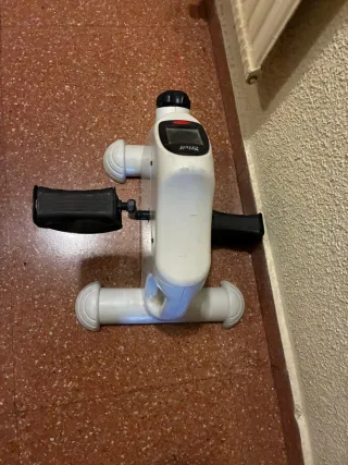 Cinta de Correr Cecotec 1000W y bicicleta estática