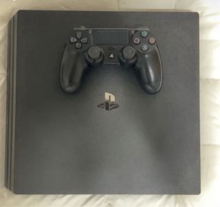 PS4 Pro 800GB con Mando Negro