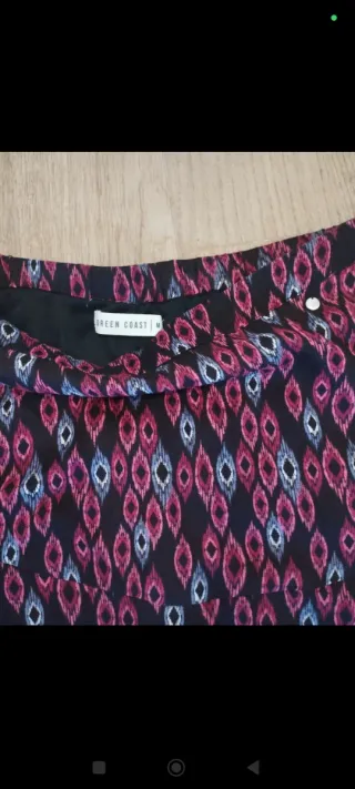 Falda pantalón sin estrenar color burdeos y negro.