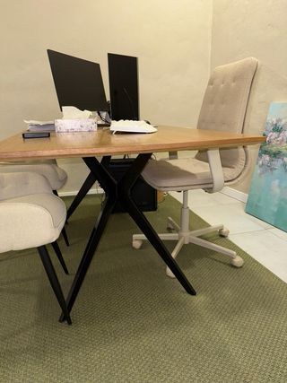 Conjunto Mesa y Sillas Despacho