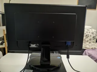 Monitor Benq 24" FullHD con golpe