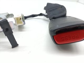ENGANCHE CINTURON TRASERO CENTRAL MAZDA 3 BERLINA (BK)