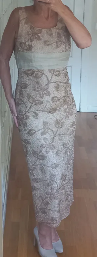 Vestido de fiesta beige