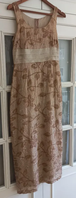Vestido de fiesta beige