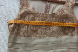 Vestido de fiesta beige