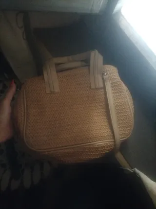 Bolso de mano tejido beige