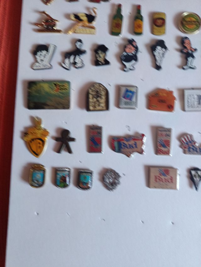 Lote de  72Pines Coleccionables