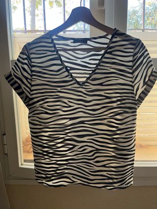 Camiseta SHEIN cebra manga corta